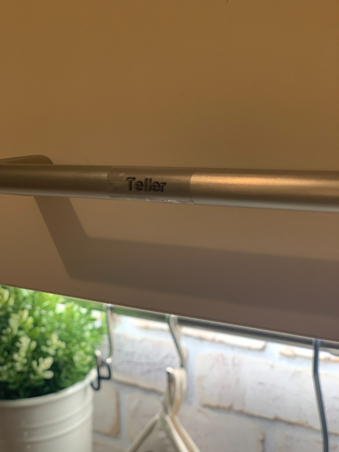 Beschriftete Küchenschränke