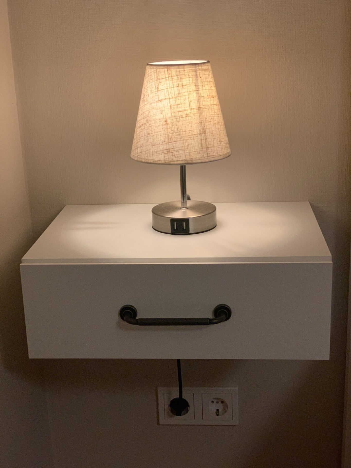 Nachttischlampen mit USB-Ladebuchse Nachttischlampen mit USB-Ladebuchse